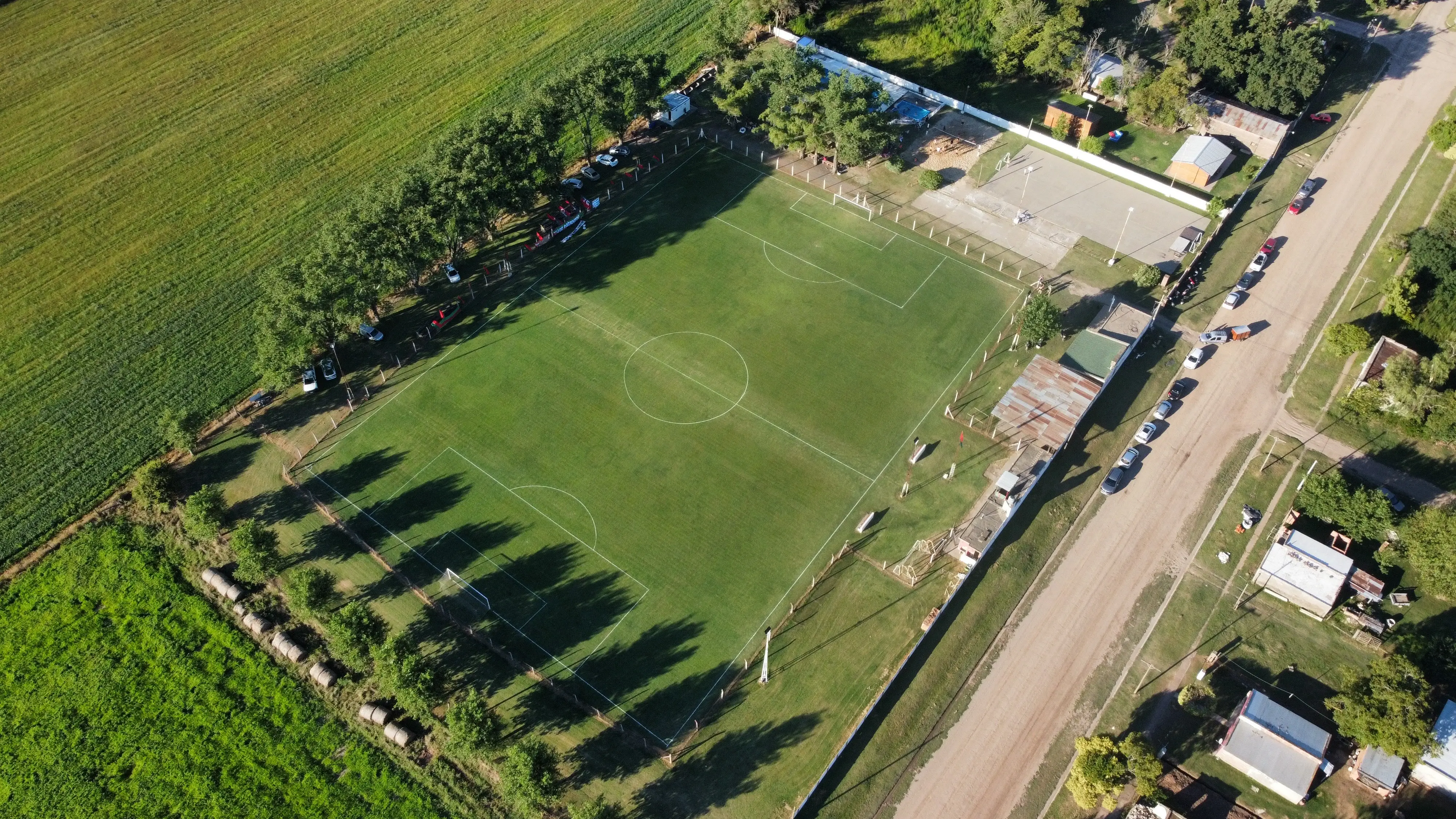 Vista aérea - Cancha y pileta